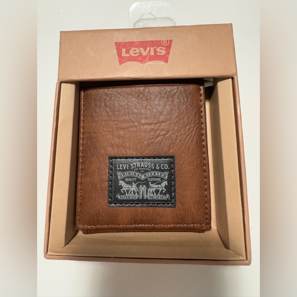 Levi's Classic Tan Leather Wallet
